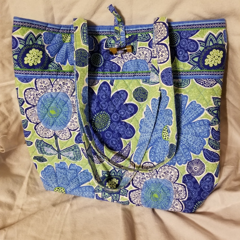 Like new Vera bradley tote doodle daisy